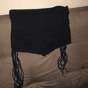 Fringe woven short shorts